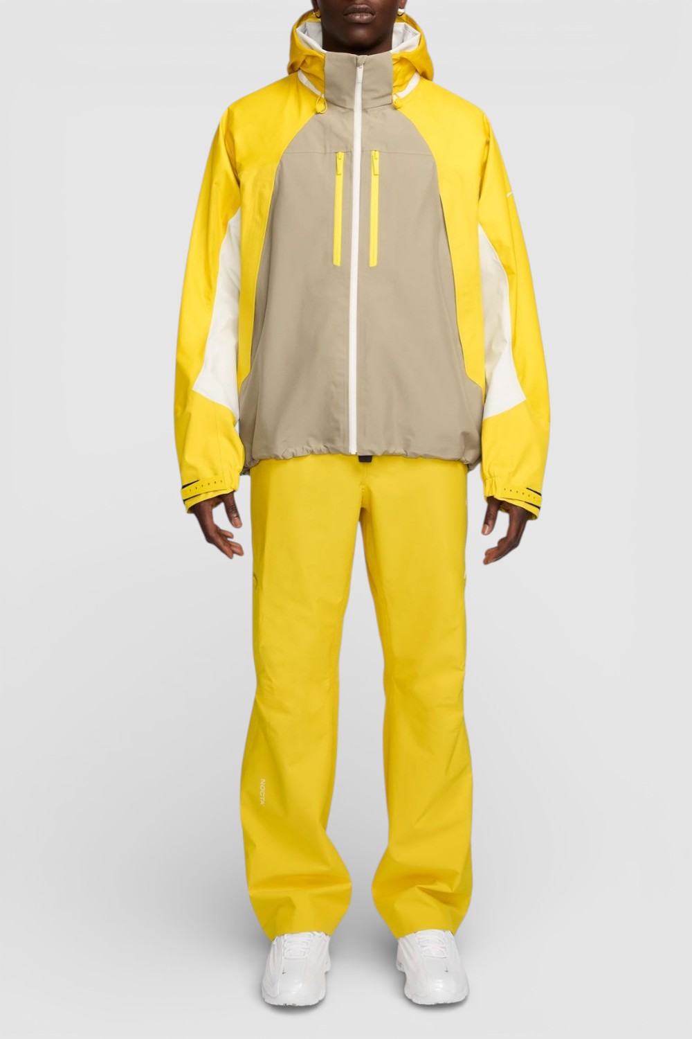 תמונת כל הלוק של מעיל קל-משקל נייקי X נוקטה